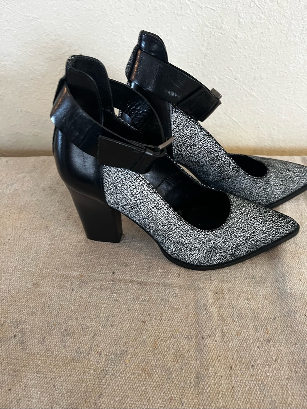 Riccovero Since 1936 Woman's Black Leather Evening Speckled Greenlaw Pumps Sz 37 - Picture 6 of 12